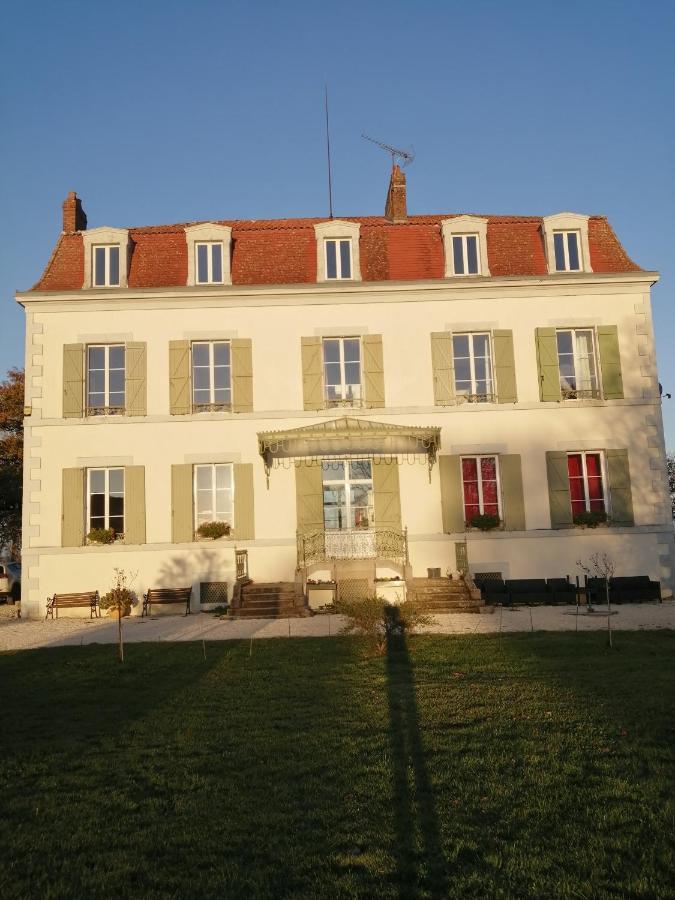 Bed and Breakfast Domaine de Savignac à Chabanais Extérieur photo