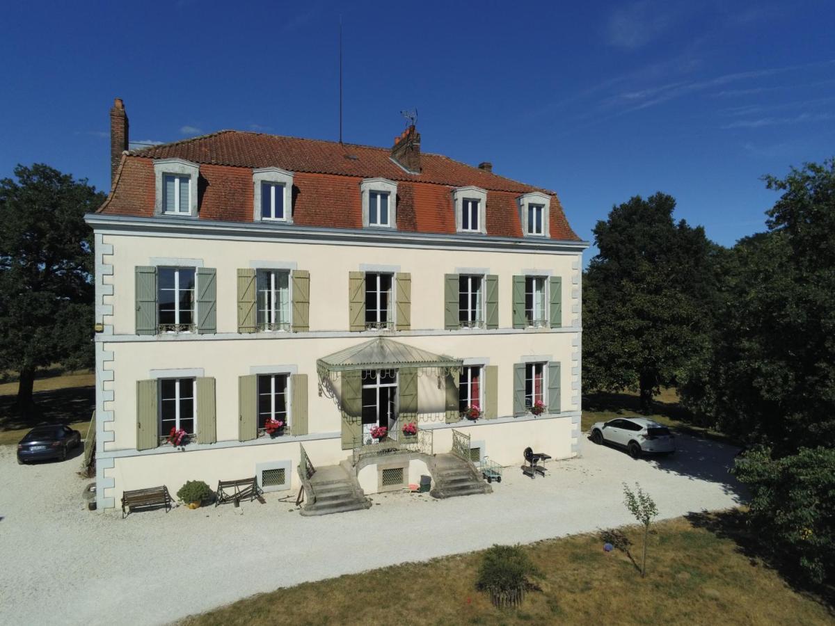 Bed and Breakfast Domaine de Savignac à Chabanais Extérieur photo